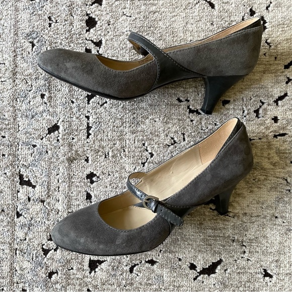 Grey Heels - Picture 2 of 5